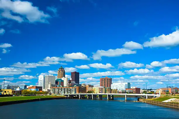 des moines iowa skyline